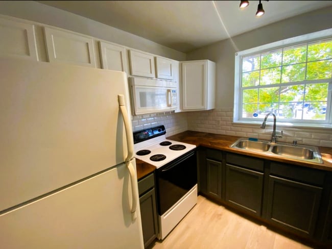 Building Photo - 17293 E Ford Dr