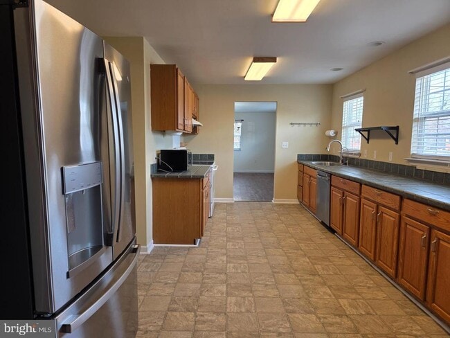 Building Photo - 28 Briar Ln