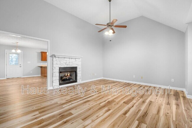 Building Photo - 1626 Autumn Dr