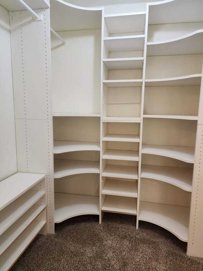 Building Photo - 4 bedroom home off of Mayberry Dr in Reno