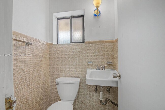 Building Photo - 13621 SW 103rd Ave