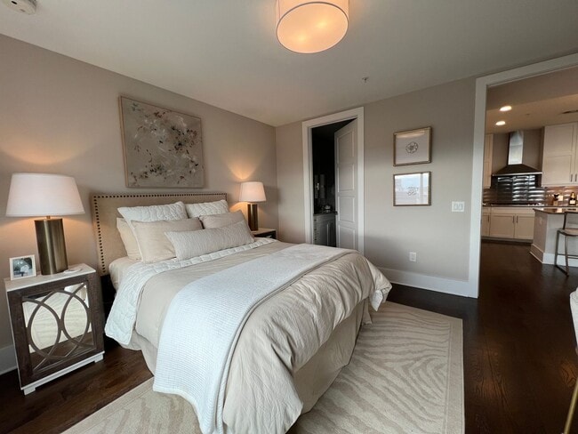 Building Photo - Spacious 2 bedroom 3 bath condo with office in City Lights!