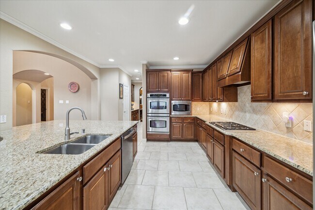Building Photo - 18063 Crescent Royale Way