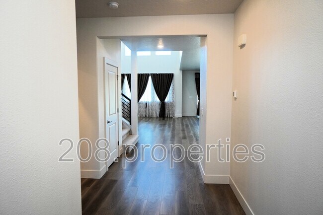 Building Photo - 245 E Caldera St