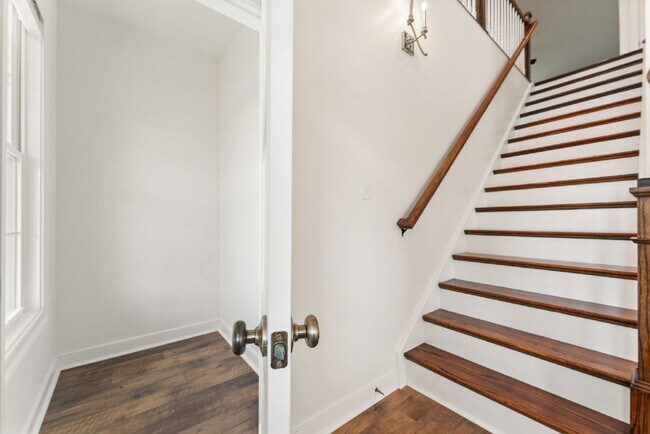 Building Photo - Spacious 5 Bedroom Home in Rountrey (Newmarket Section) – 3,555 Sq Ft – $4,350/mo