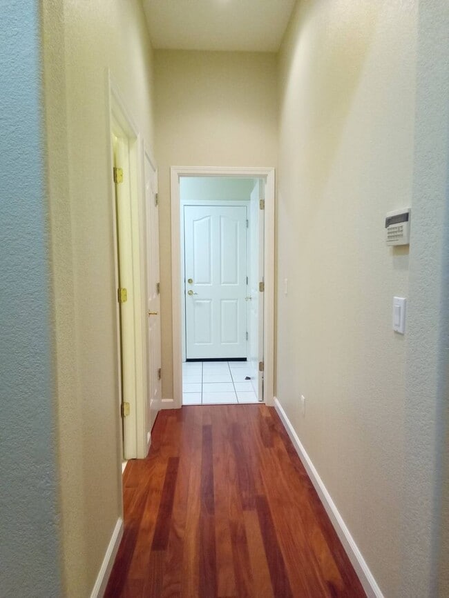 Building Photo - Gated: Single Story Heritage Oaks 3 Bedroom Plus Office/Den 3 Car Garage with lots of built in fo...