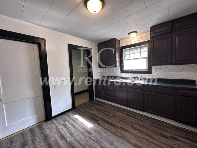 Building Photo - 1203 Cleveland-