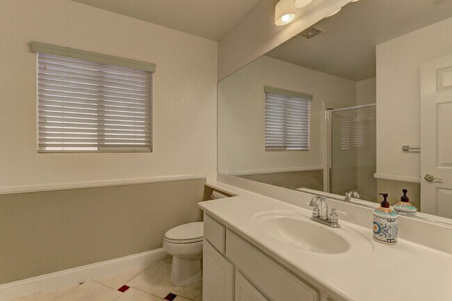 Building Photo - 5 bed / 3 bath / 3 car with Pool & Spa