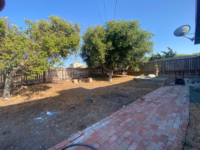 Building Photo - Lovely Home In Los Osos CA! Close to the O...