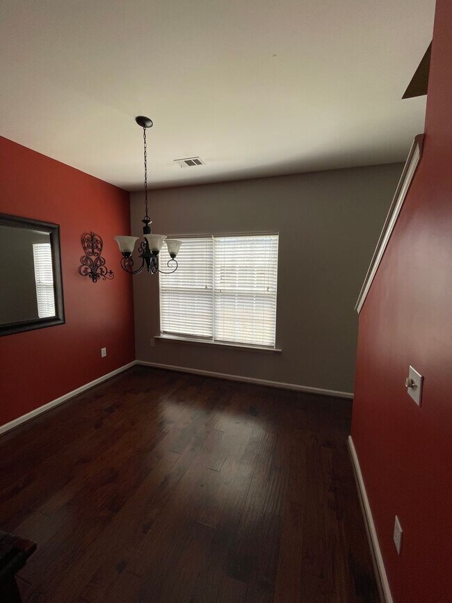Building Photo - Lovely 3 Bedroom 2.5 bath Home in Bridges Estates, walking distance to Bridgeway Station!!