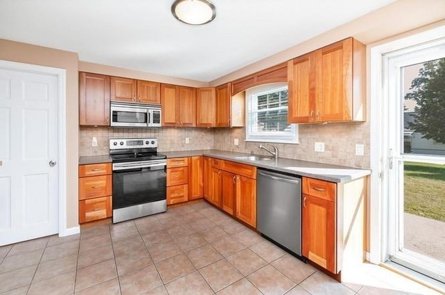 Building Photo - 257 Winton St