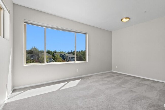 Building Photo - Air Conditioned Judkins Parkside Townhome ...