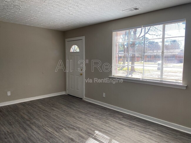 Building Photo - 3737 Dalraida Pkwy