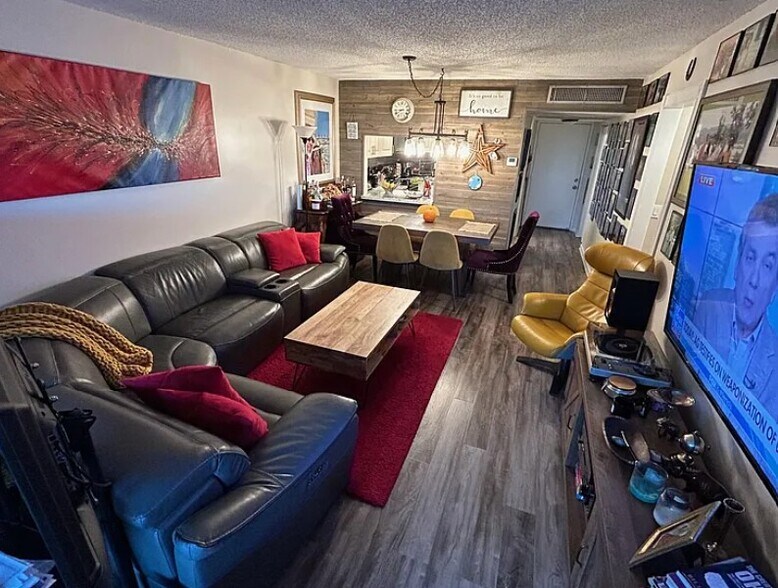 Building Photo - 9410 Tangerine Pl