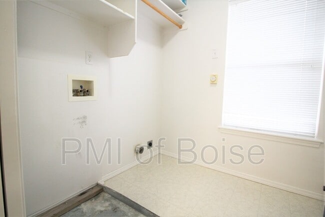 Building Photo - 8931 W Irving St
