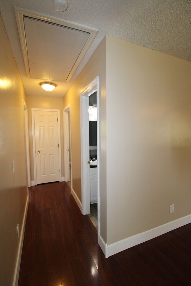 Building Photo - 2545 Autumn Terrace
