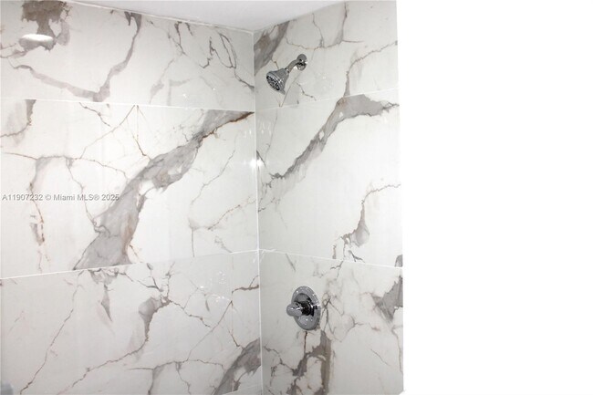 Building Photo - 13685 NE 10th Ave