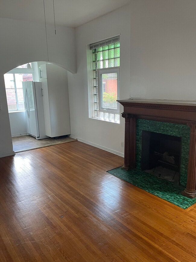 Primary Photo - 229 S Fairmount St