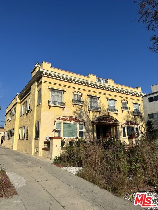 Building Photo - 1404 S St Andrews Pl