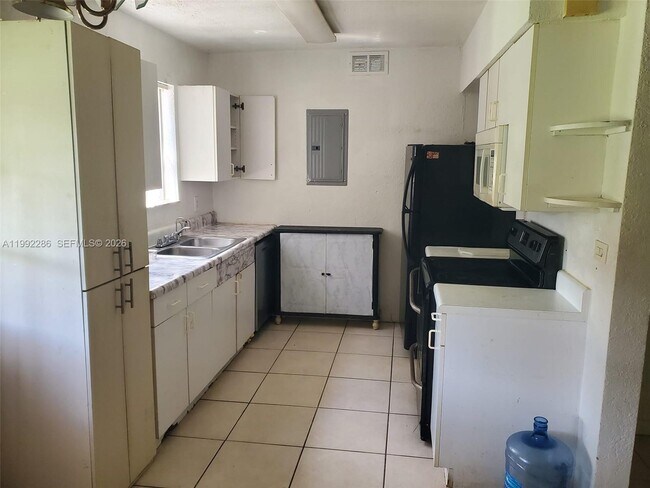 Building Photo - 1810 N 62nd Ave