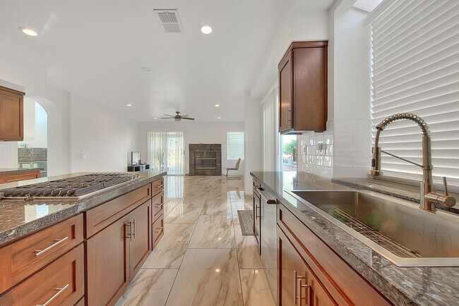 Building Photo - 3571 Rio Ranch Rd