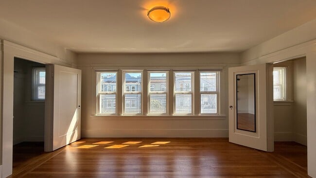 Building Photo - DREAM HOME! Spacious 3 BR + Sunroom/ 1.5 BA  in the Richmond area- AMSI