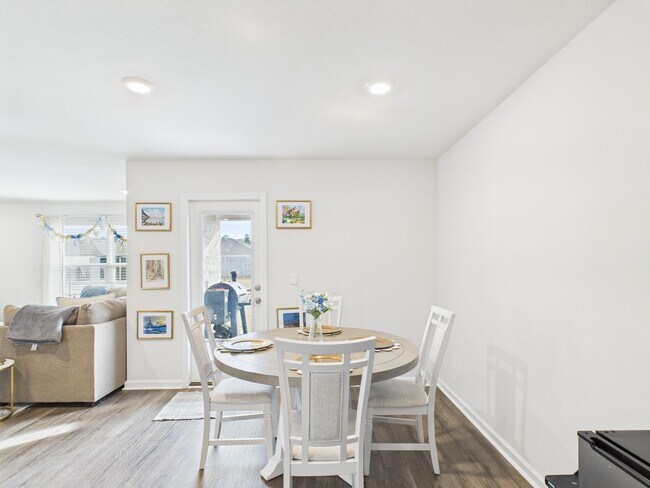 Building Photo - 8775 Clearbrook Dr