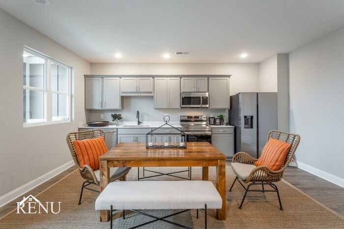 Building Photo - 2374 E 18th St Pl