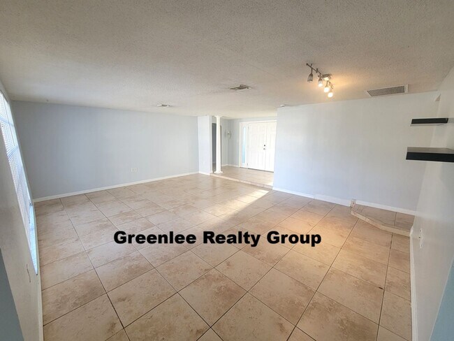 Building Photo - 7741 Treasure Pointe Dr