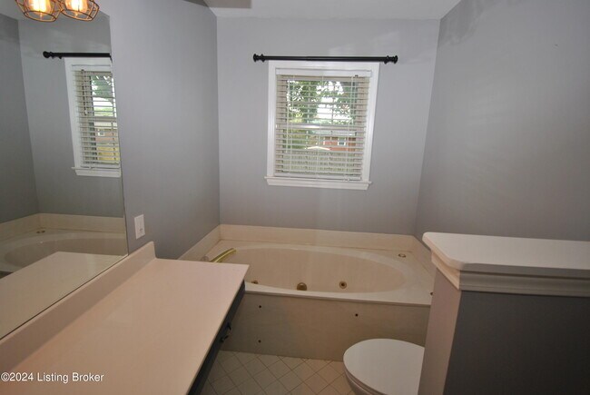 Building Photo - 1910 Janlyn Rd