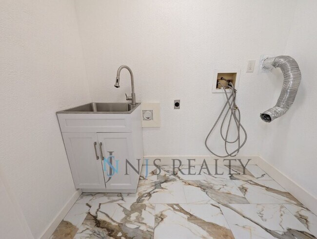 Building Photo - Beautiful 4/2/2 home with a POOL, 1700 Sq. Ft. with fenced yard, TONS of renovations