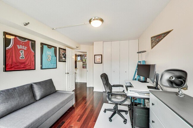 Building Photo - 1309 N Wells St