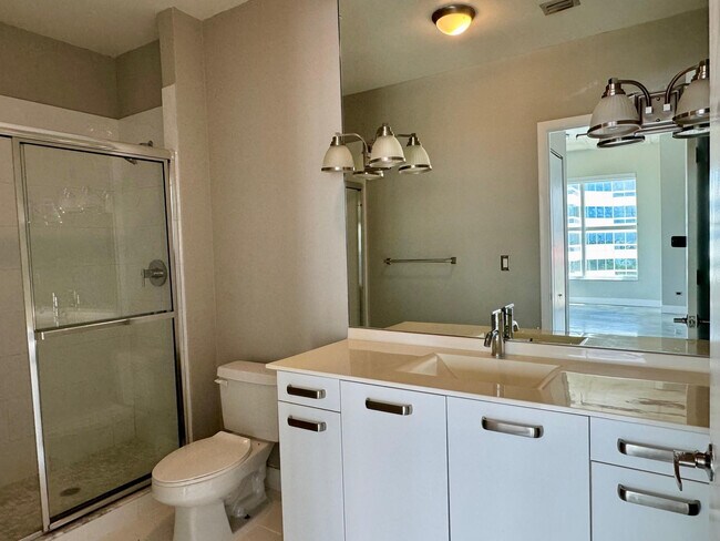 Building Photo - 313 NE 2nd St