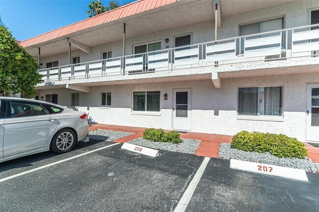 Building Photo - 1100 Martinique Dr