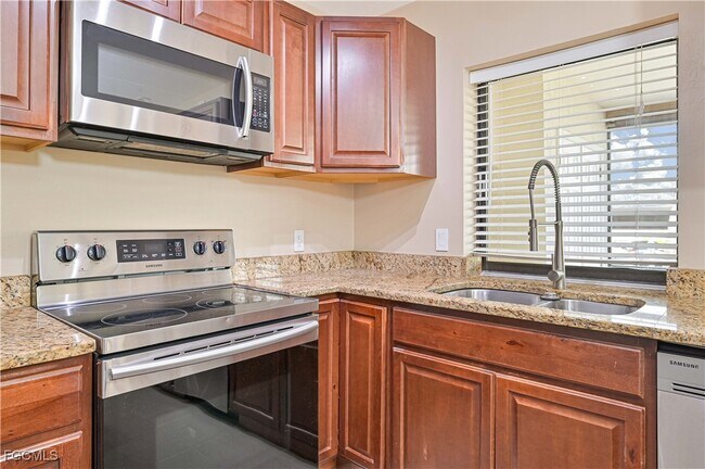 Building Photo - 17040 Golfside Cir