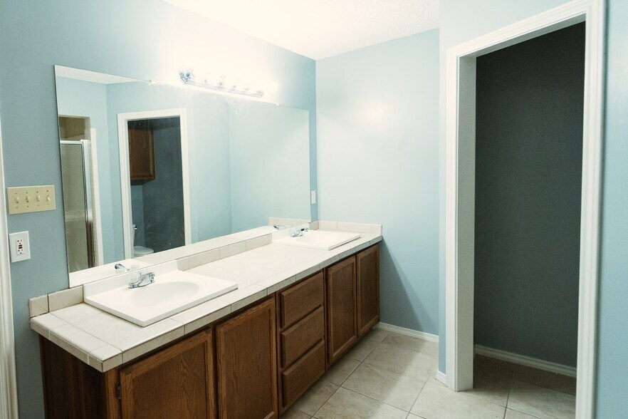 Bathroom #1 - 1901 Wyatt Dr