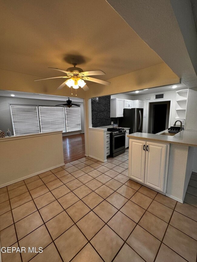 Building Photo - 1516 Elmhurst Dr