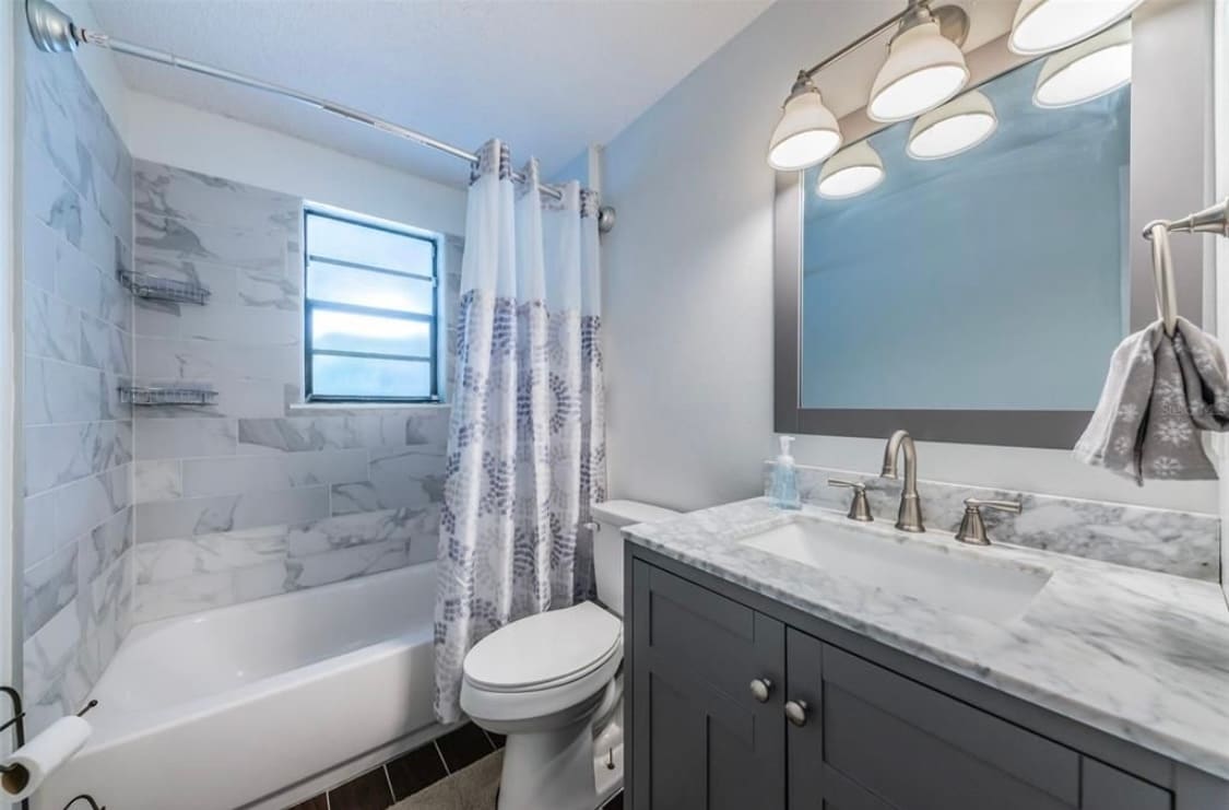 Guest bath - 9383 86th Ave