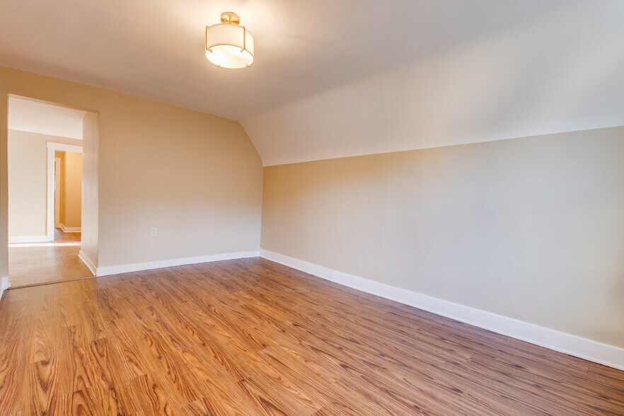 Building Photo - 1166 South Ave