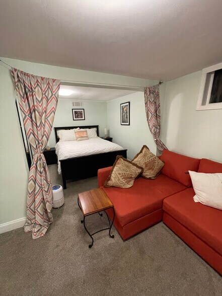 Pull out sofa - 1060 Seaboard Ave NW
