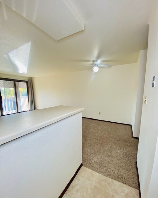 Building Photo - Spacious 1 Bedroom 1 Bath Upper Apartment Available Now!