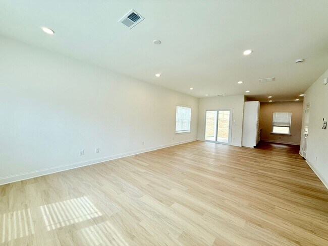 Building Photo - 5391 Toano Rd