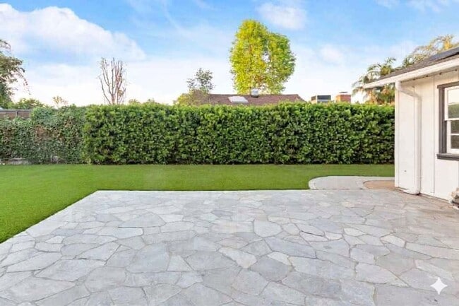 Building Photo - Newly REMODELED large 4 bed / 4 bath home w/ family room, private bonus room / home office, and "...