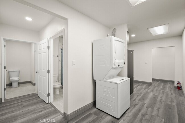 Building Photo - 14335 Hamlin St