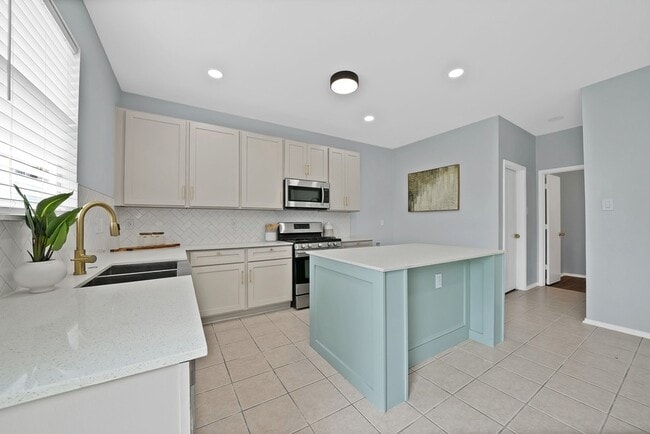 Building Photo - 137 Heritage Dr