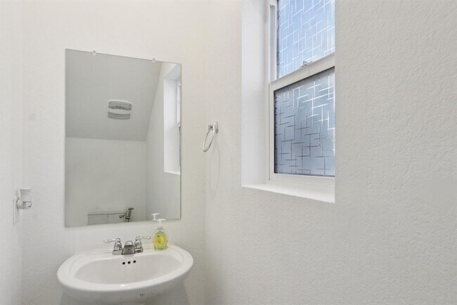 Building Photo - 1521 Cobblecrest Ln
