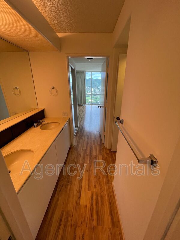 Building Photo - 1212 Nuuanu Ave