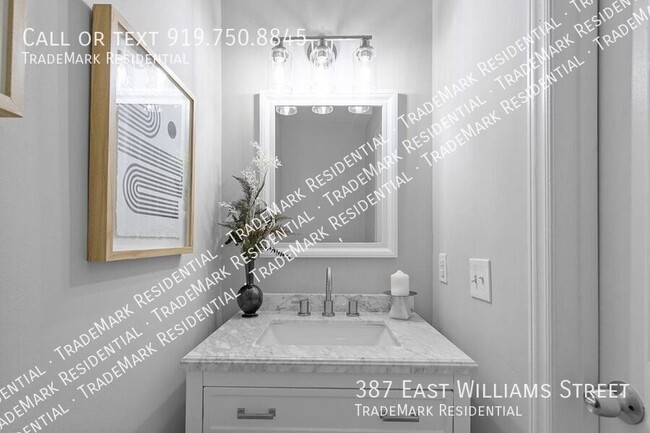 Building Photo - Gorgeous, Newly Renovated Townhome