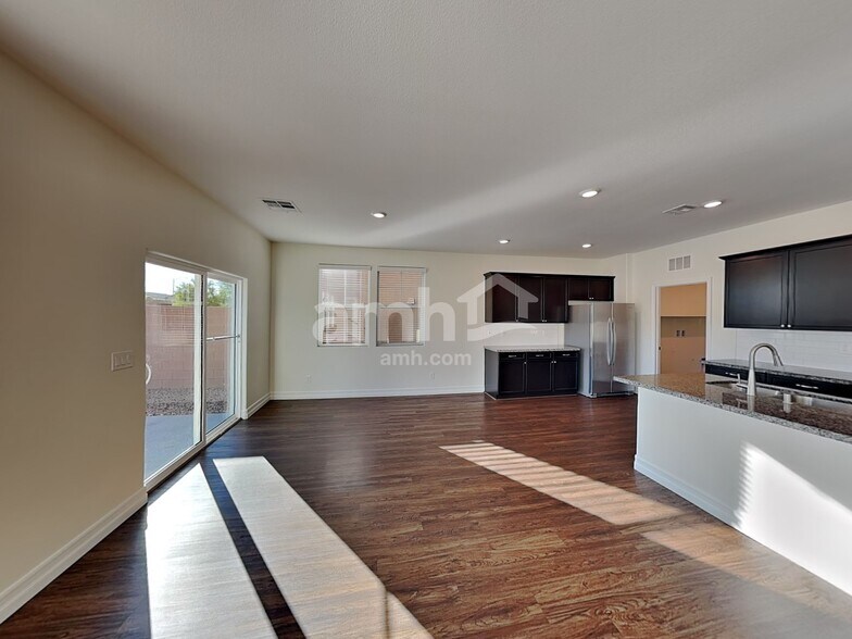 Building Photo - 9875 S Eastern Ave