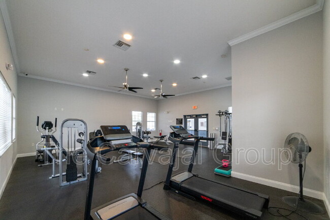Building Photo - 6646 S Goldenrod Rd